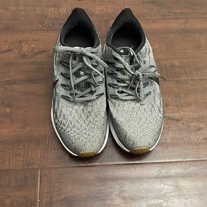 Nike air zoom Pegasus 36 running shoe size 7 in women